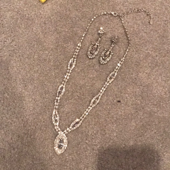 Jewelry - LAST CHANCE Silvertone Clear Rhinestone Jewelry Set
